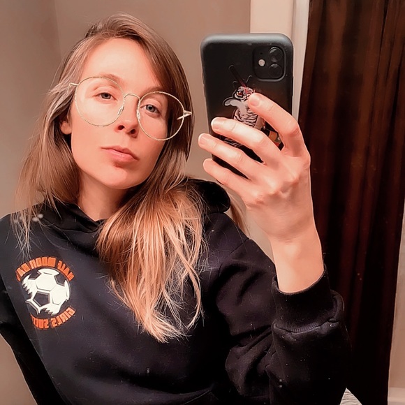 Meet your Posher, Stephanie - Picture 3 of 7